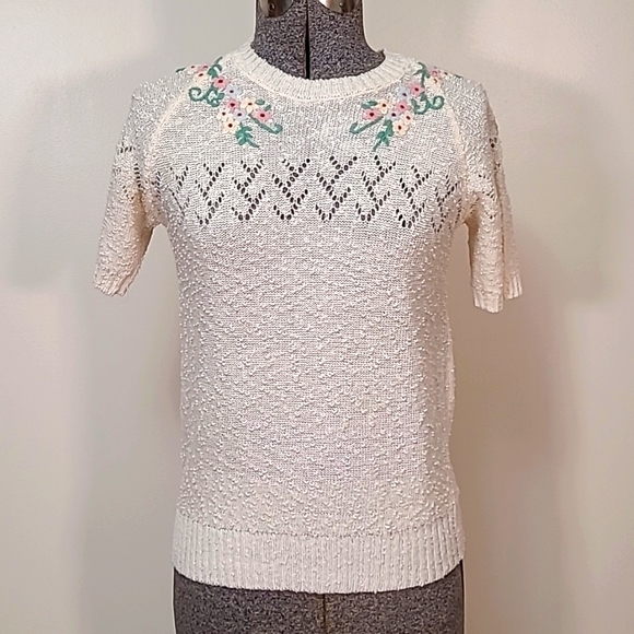 Vintage 80s Nubby Knit Short Sleeved Sweater Floral Embroidery Size Small - Picture 2 of 9